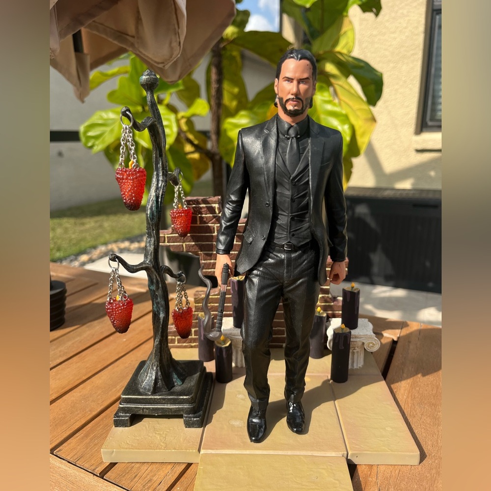 John Wick: Chapter 2
Gallery John Wick PVC Diorama Collectible